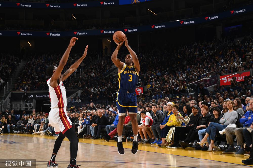 球迷们迎来 球迷们迎来